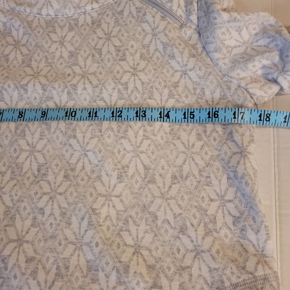 T By Talbots Women's Pullover Sweatshirt Gray Poinsettia Stretch Zipper Size XS - Picture 9 of 10